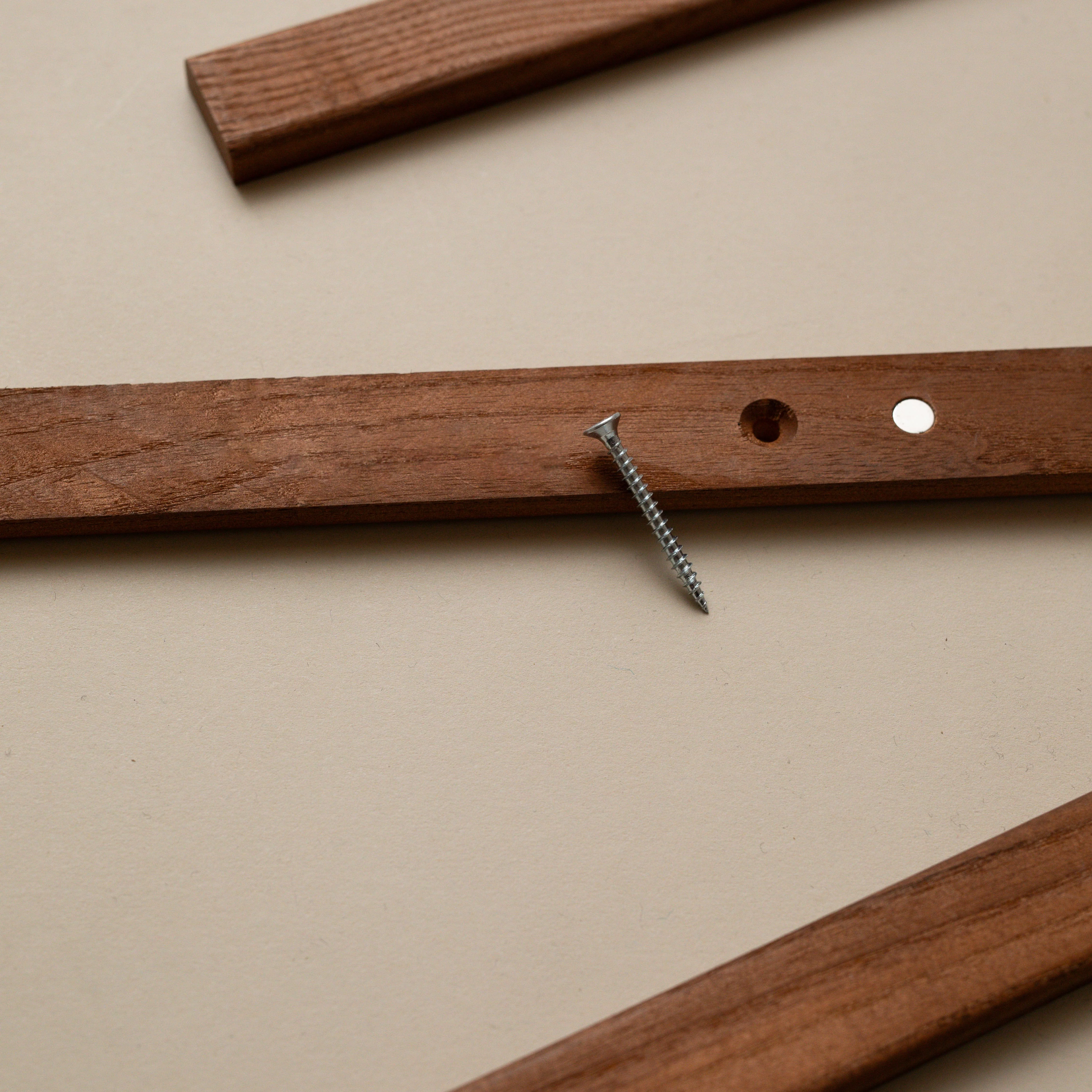 Magnetic dark oak frame - Image 3